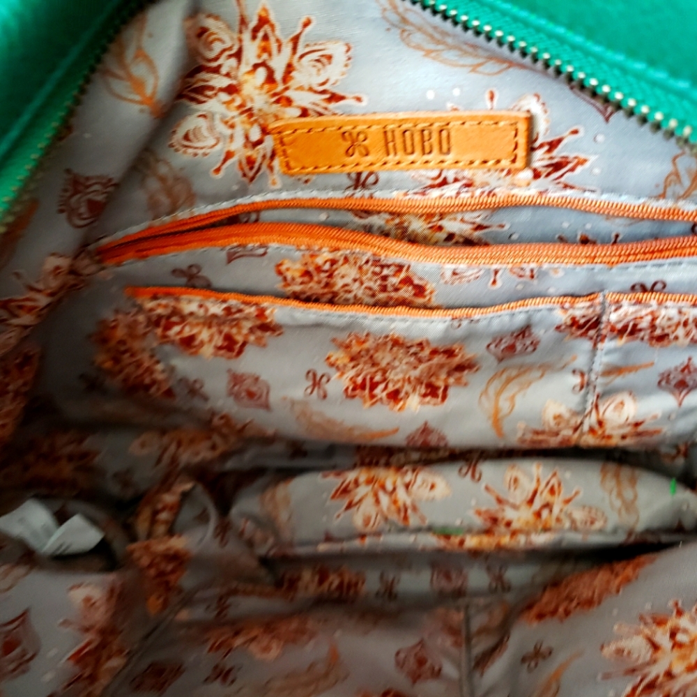 Hobo International Vale Convertible Leather Crossbody Bag - Picture 7 of 12